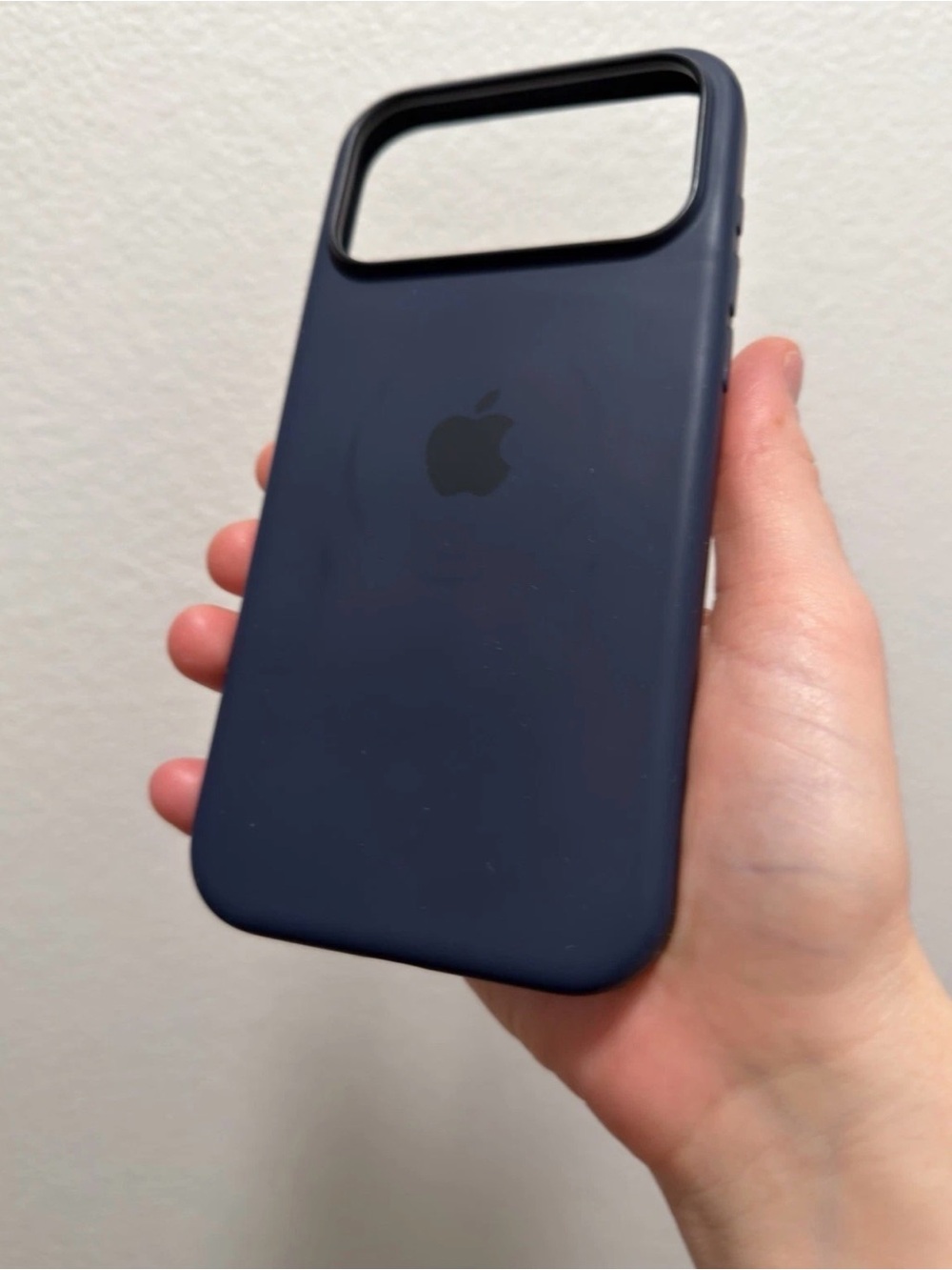 Apple iPhone 17 Pro Max Silicone Case with MagSafe - Midnight